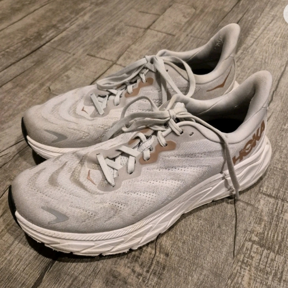 Womens hoka arahi 6 Size 9b